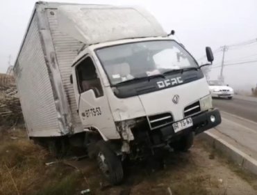 Delincuente termina con fractura expuesta en su pierna tras saltar de camión que había robado en Lampa