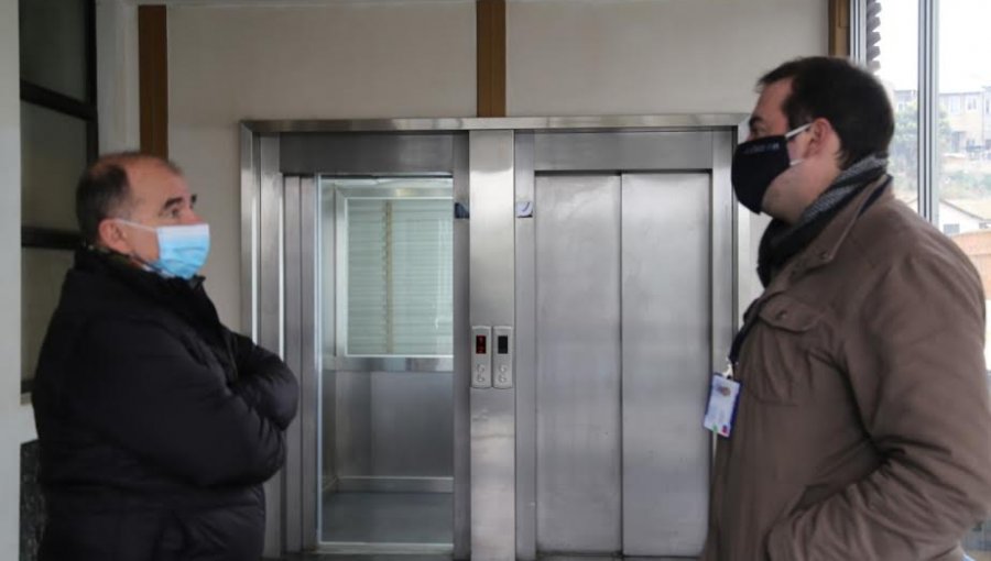 Hospital Carlos van Buren de Valparaíso recupera ascensores paralizados por casi una década