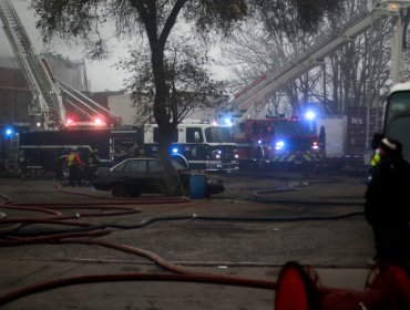 Más 40 damnificados y cuatro domicilios afectados deja incendio en cité de Estación Central