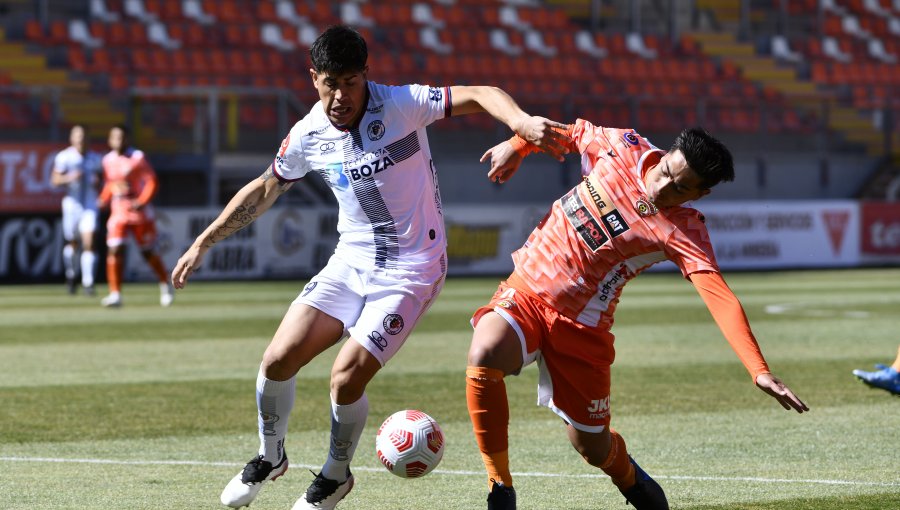 Santa Cruz venció con lo justo a Cobreloa y se encaramó a la punta del Ascenso