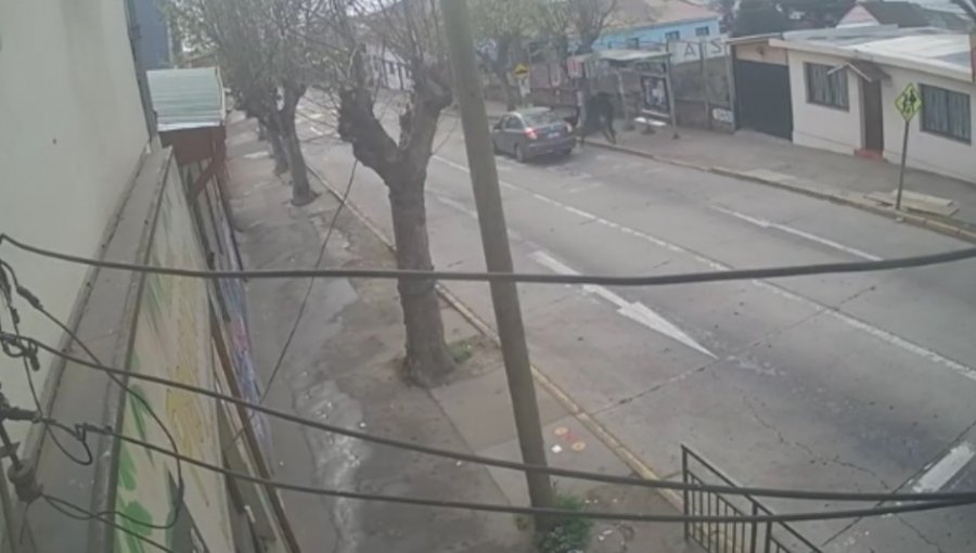 Mujer fue arrastrada varios metros por delincuentes tras intento de robo de su teléfono en Valparaíso