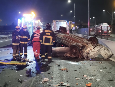 Cuatro lesionados y una persona en riesgo vital deja violento accidente de tránsito en la autopista Vespucio Sur