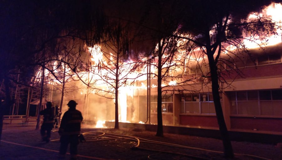 Incendio afectó a dependencias del campus San Joaquín de la Universidad Católica