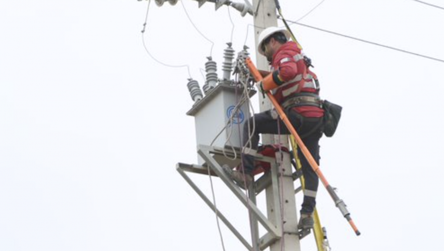 Cajón de Lebu: Dueños de parcelas de Limache volvieron a tener suministro eléctrico, pero claman por solución definitiva