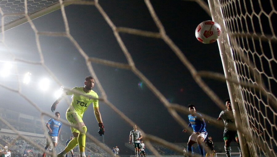 Audax derrotó en la agonía a S. Wanderers en el primer partido con público en las gradas