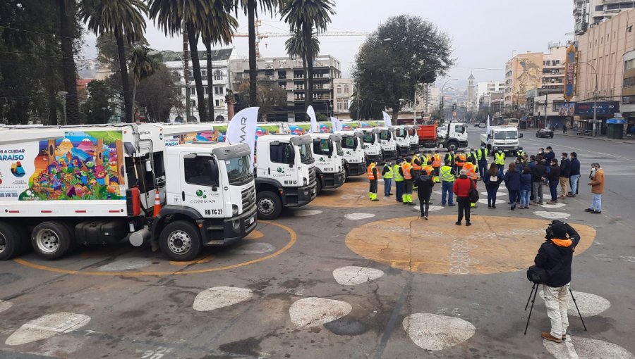 Nueva flota de camiones y aumento del servicio en Placilla: Municipio de Valparaíso anunció mejoras en su servicio de aseo