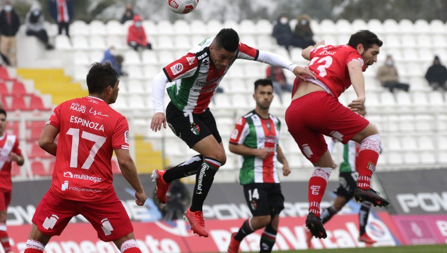 Curicó Unido tomó aire tras derrotar a un Palestino que terminó el duelo con 9 hombres