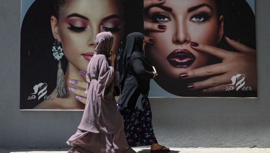 Los primeros cambios para las mujeres en Kabul tras el control talibán en Afganistán