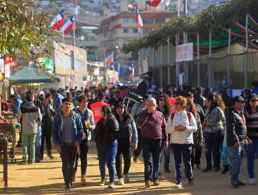 Fonderos de Valparaíso le bajan el telón a las tradicionales ramadas del parque Alejo Barrios: hubo discrepancia con la Seremi de Salud