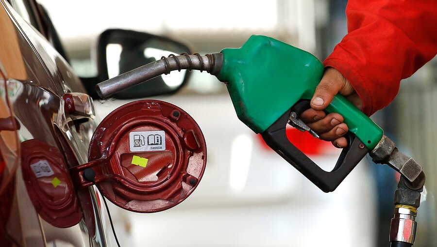 Precio de las bencinas de 93 y 97 octanos registrarán una leve baja a partir de este jueves 19