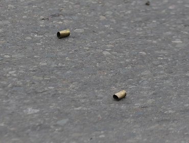 Hombre recibió dos impactos de bala en plena vía pública de Valparaíso: se investiga un ajuste de cuentas