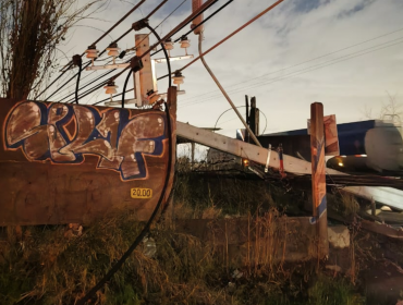 Más de 400 clientes se vieron afectados con corte de luz tras accidente de camión que derribó 24 postes en Maipú