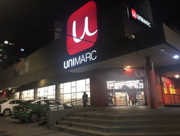 Delincuentes armados asaltaron un supermercado en Las Condes: se fugaron con parte de la recaudación del día