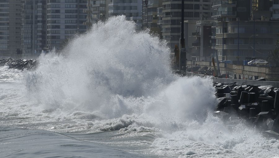 Armada confirma que se mantendrán por todo el domingo fuertes marejadas en la costa
