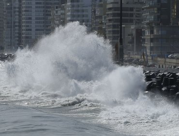 Armada confirma que se mantendrán por todo el domingo fuertes marejadas en la costa