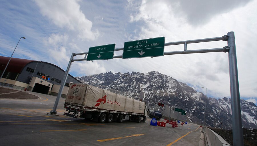 Suspenden el tránsito en el paso fronterizo Los Libertadores por acumulación de nieve