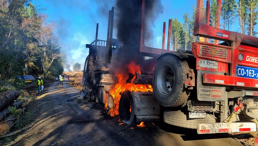 Ataque en Lumaco termina con dos maquinas agrícolas incendiadas y una robada