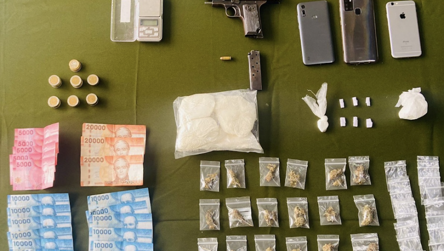 Control preventivo permite detener a dos sujetos que portaban drogas y un arma de fuego en Valparaíso