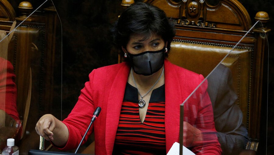 Yasna Provoste renuncia a la presidencia del Senado tras inscribir su candidatura a La Moneda