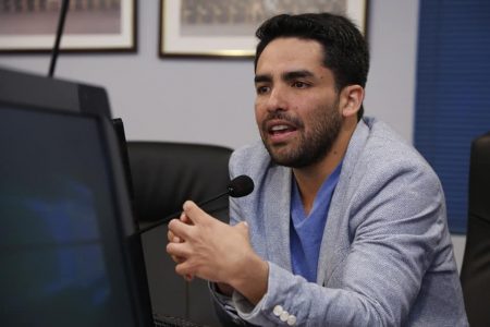 Core Mella arremete contra Jorge Martínez por futuro del Hospital San Martín: "No le creo en lo absoluto al Delegado Presidencial"
