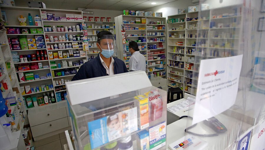 Trabajadores de farmacias respaldan proyecto para cerrar el comercio a las 19:00 horas