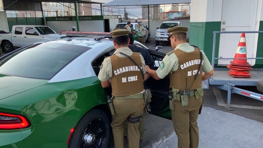 Detienen a sujeto que cercenó con un hacha los dedos a trabajador de bencinera en Lo Barnechea