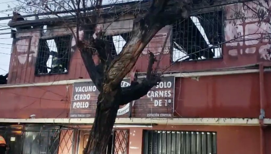 Tragedia en Estación Central: Madre y sus dos hijos fallecieron en incendio de inmueble