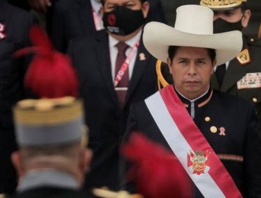 Vladimir Cerrón, el polémico neurocirujano al que acusan de haberse convertido en "el poder en la sombra" en Perú