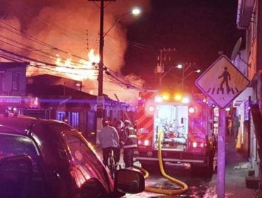 Al menos seis viviendas destruyó incendio en el sector California de Tomé