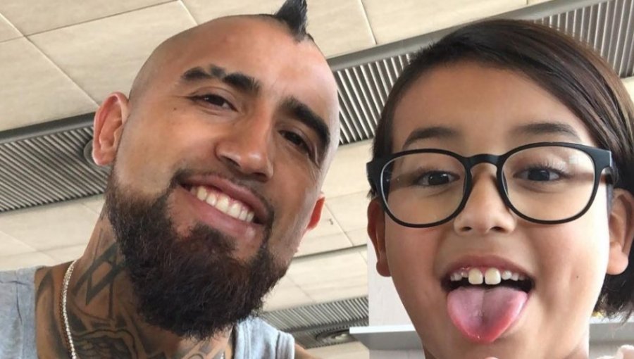 Hijo de Arturo Vidal preocupa por su estado de salud al compartir fotografías hospitalizado