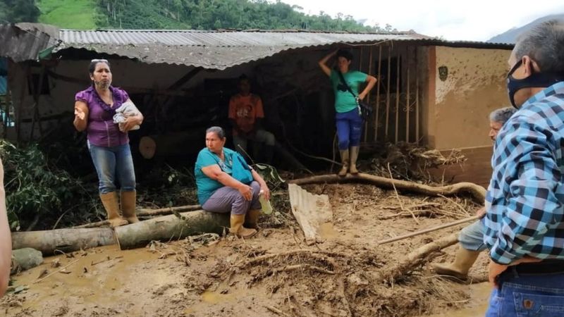 Confirman al menos 15 muertes en Venezuela por devastadores deslaves que afectan a decenas de miles de personas