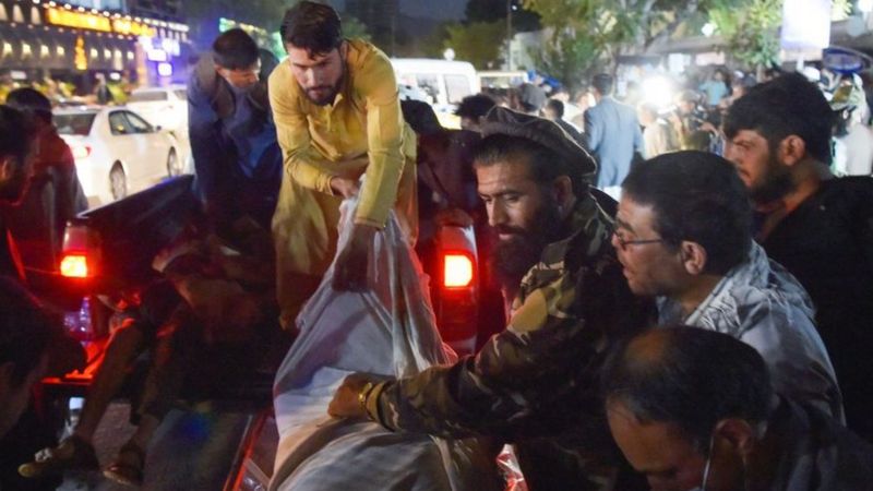 Aumentan a más de 170 los muertos por atentado en el aeropuerto de Kabul y que se atribuye el Estado Islámico