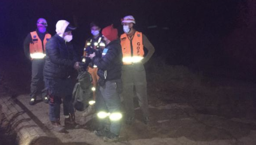 Logran rescatar a padre e hijo que se extraviaron en el cerro Minillas de La Florida: no resultaron lesionados