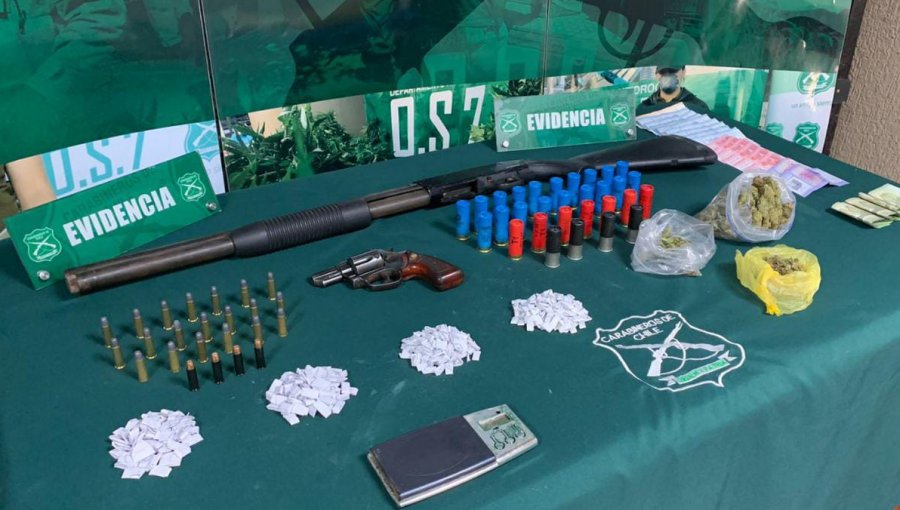 Incautan armas, drogas y dinero en allanamiento a ocho viviendas en Valparaíso: hay cinco detenidos
