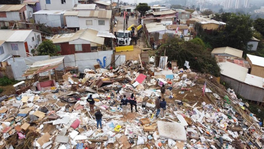 Cierran dos vertederos ilegales y una escombrera en el cerro San Roque de Valparaíso
