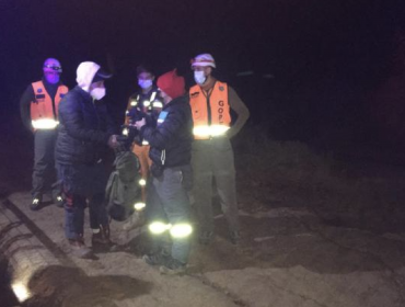 Logran rescatar a padre e hijo que se extraviaron en el cerro Minillas de La Florida: no resultaron lesionados
