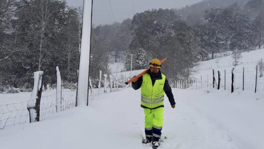Cerca de 800 personas se encuentran aisladas por acumulación de nieve en Curarrehue