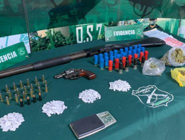 Incautan armas, drogas y dinero en allanamiento a ocho viviendas en Valparaíso: hay cinco detenidos