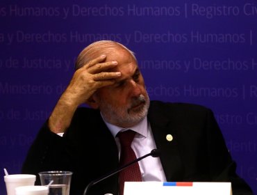 Parlamentarios de oposición piden la renuncia de Jorge Abbott tras revelación de reuniones con senadores