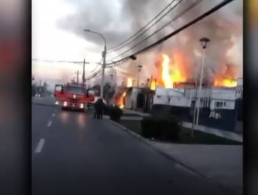 San Joaquín: Cruento incendio afectó a una distribuidora y dos locales aledaños