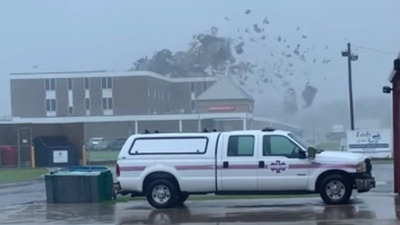 "El daño sigue siendo catastrófico": La crisis eléctrica en Luisiana tras el paso del huracán Ida