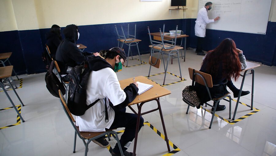 33 estudiantes y cuatro profesores son contacto estrecho de posible caso de variante Delta en colegio de San Pedro de la Paz
