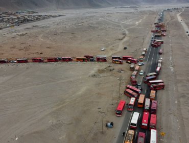 Taxibuses bloquearon acceso sur de Arica: acusan marginación en licitación con proyecto de electromovilidad