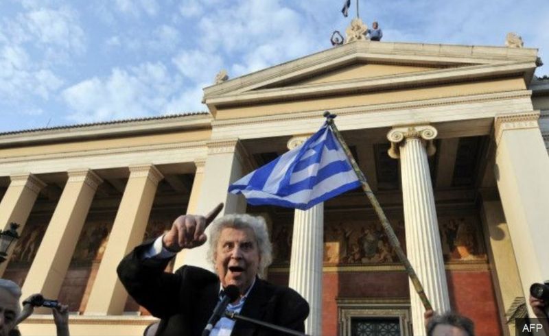 A los 96 años falleció Mikis Theodorakis, compositor de «Zorba, el griego»