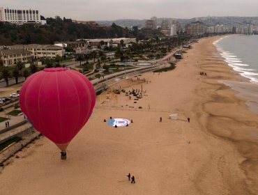 Greenpeace eleva globo aerostático para denunciar excesivo uso de plásticos