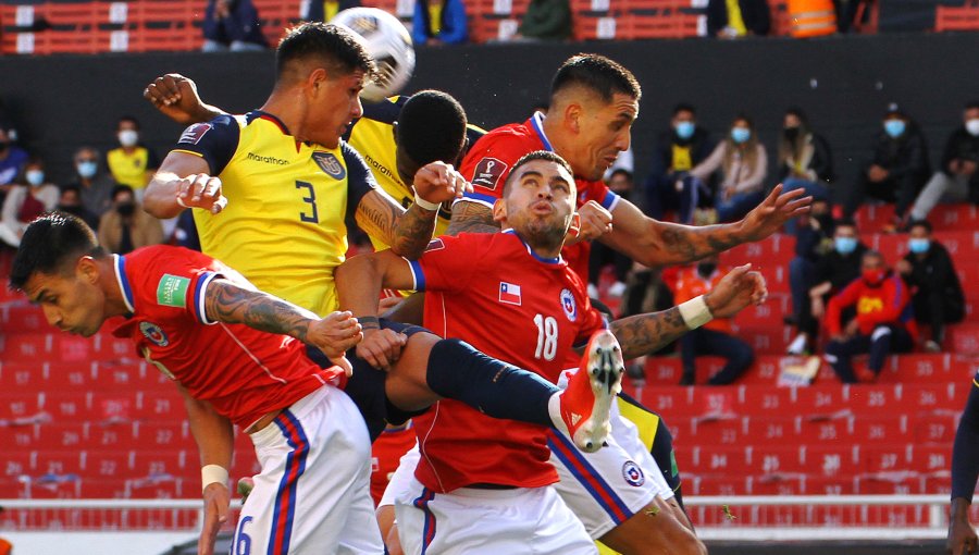 Chile rescata un punto en Ecuador pero sigue complicado camino a Qatar