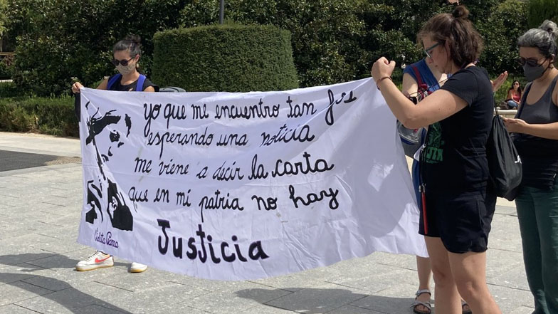 Presidente Piñera vivió incómodo momento en España: chilenos lo intentaron "funar"