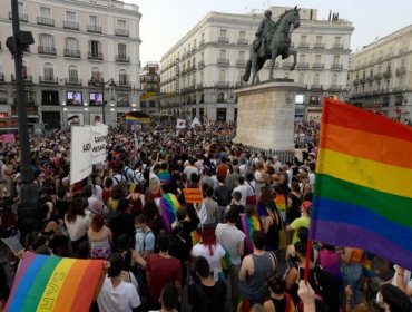 Brutal agresión homófoba de ocho encapuchados en Madrid: atacaron con cuchillo a joven de 20 años