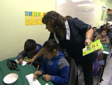 Presentan proyectos para agilizar pago de bonos de incentivo al retiro para profesores y asistentes de la educación