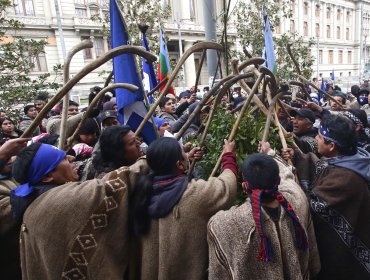 Manifestantes mapuche protestaron afuera de la Convención: aseguran que constituyentes de su etnia no los representan